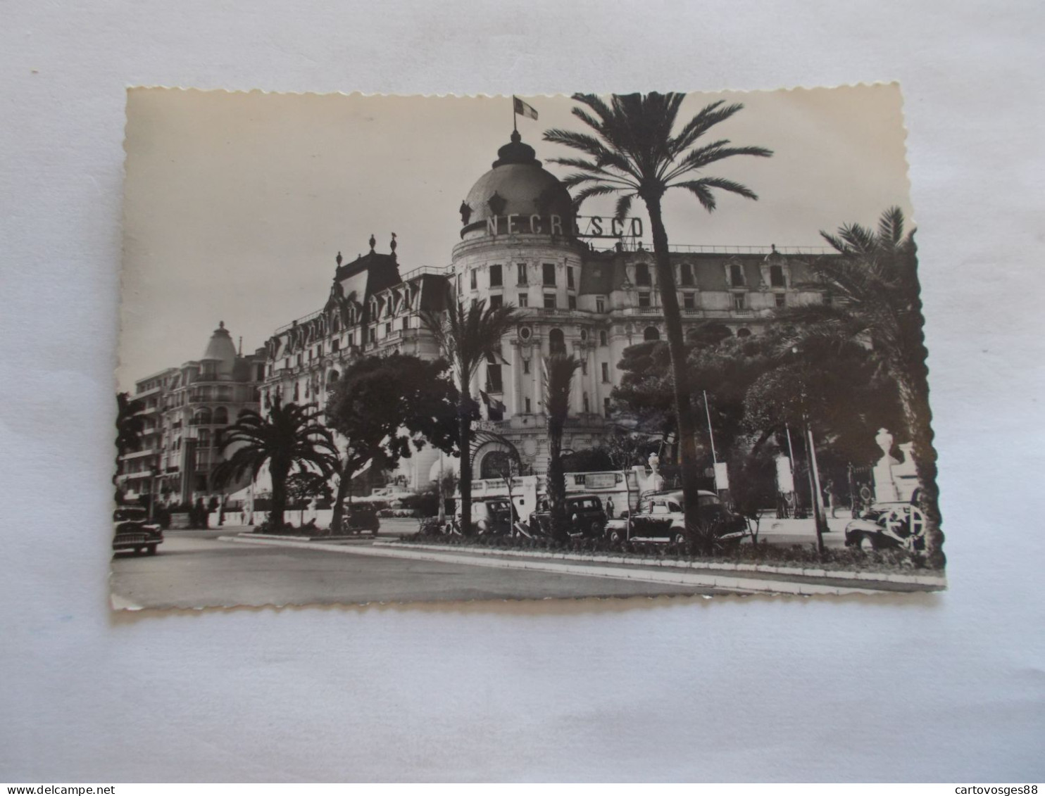 NICE  ( 06 Alpes Maritimes )  L HOTEL NEGRESCO  ANIMEES  VIEILLES AUTOS 1951 - Cafés, Hôtels, Restaurants