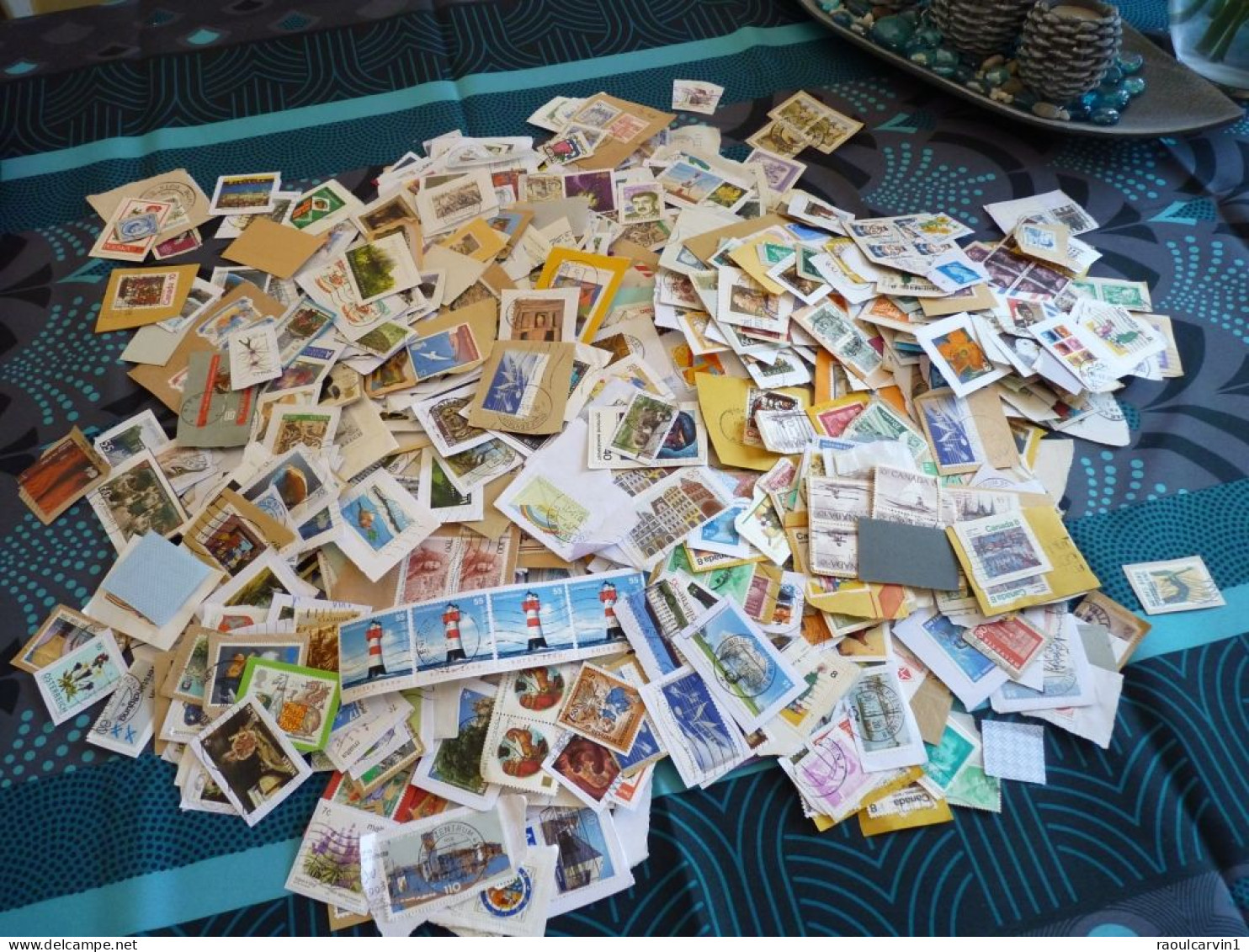 GROS VRAC + De 2000 Timbres , Des Lettres , Pochettes Hawid....VOIR TOUTES LES PHOTOS - Kilowaar (min. 1000 Zegels)