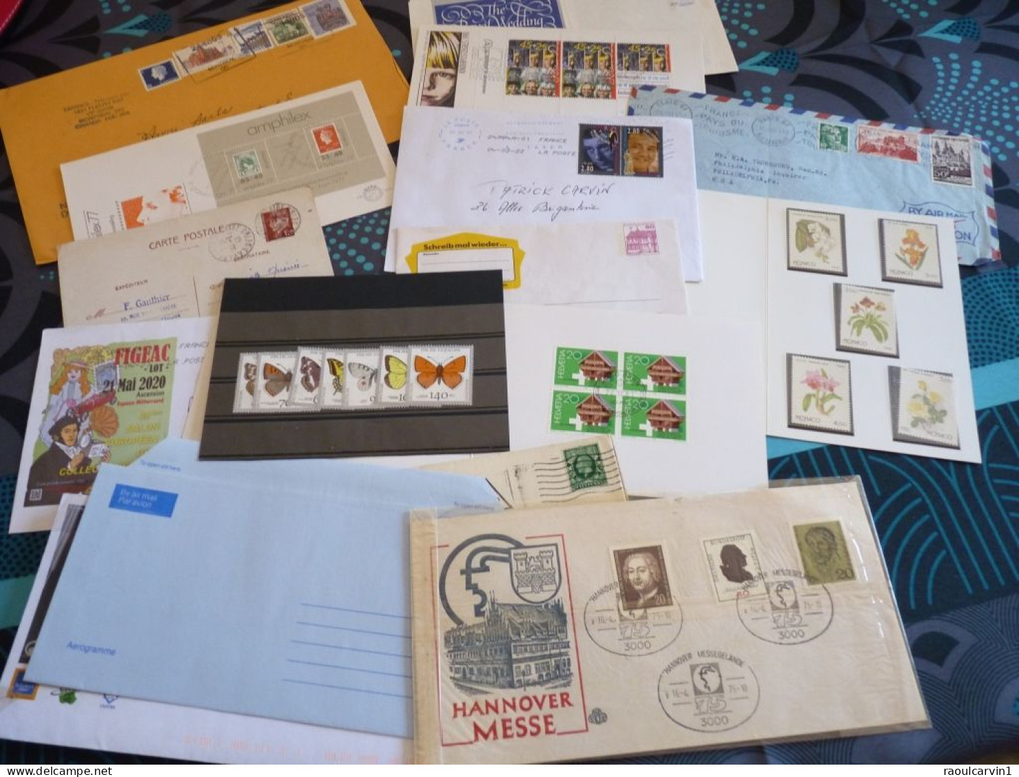 GROS VRAC + De 2000 Timbres , Des Lettres , Pochettes Hawid....VOIR TOUTES LES PHOTOS - Vrac (min 1000 Timbres)