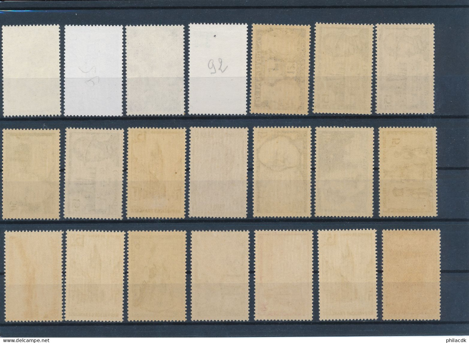 FRANCE - LOT DE 236 TIMBRES NEUFS** SANS CHARNIERE AVEC PERSONNAGES CELEBRES PREO SERVICE AVEC 2 EPREUVES DE LUXE