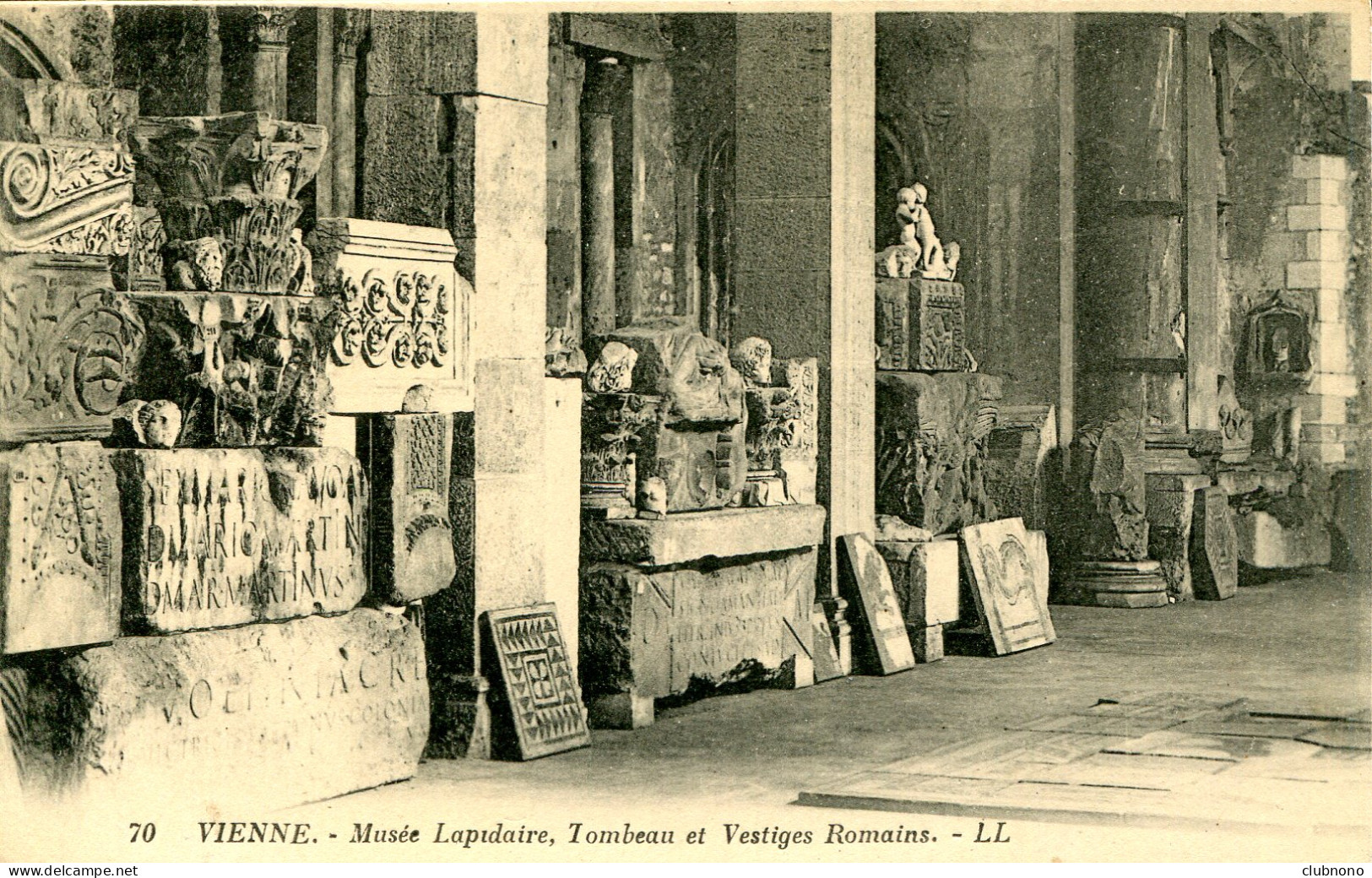 CPA - VIENNE - MUSEE LAPIDAIRE - TOMBEAU ET VESTIGES ROMAINS  (IMPECCABLE) - Vienne