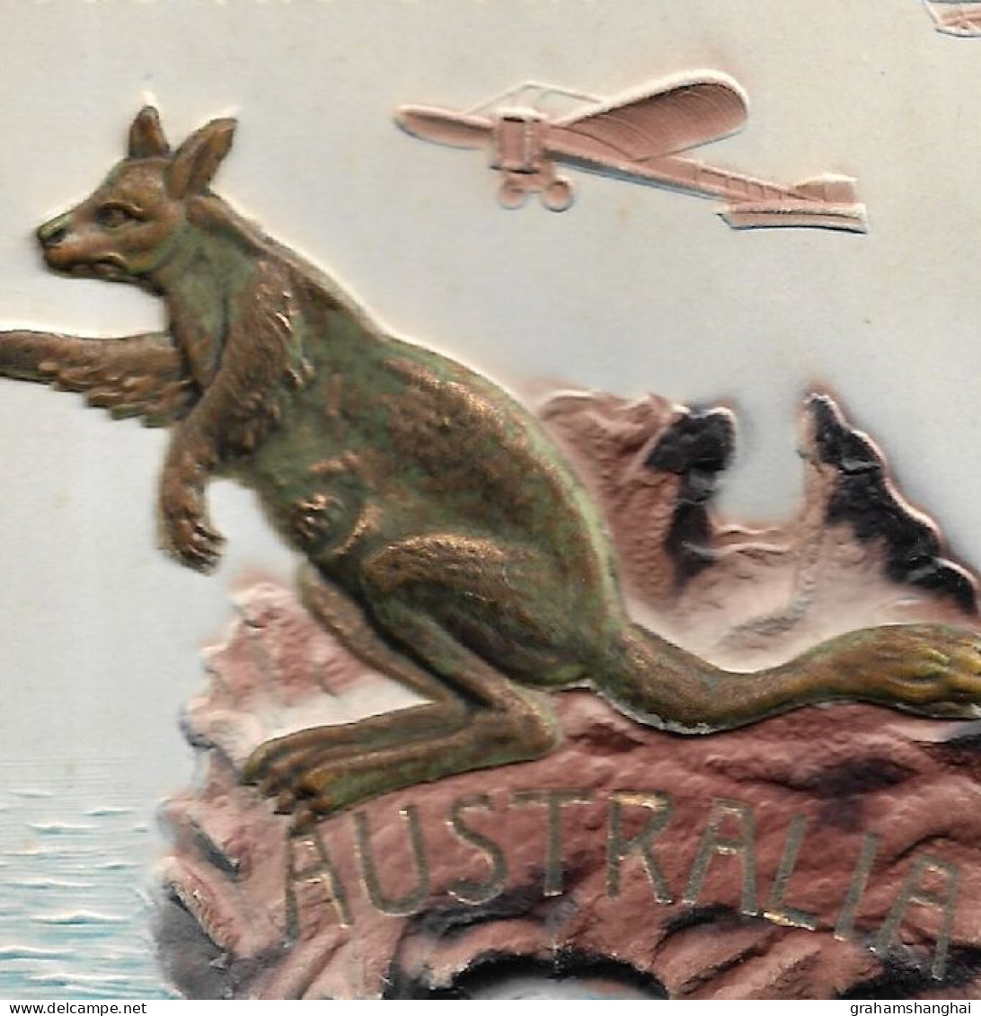 Postcard Greetings From Australia Hands Across The Sea Lion & Kangaroo Embossed Animals Separate ? - Otros & Sin Clasificación
