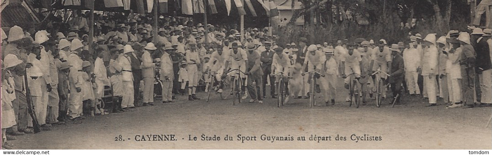 Guyane*** Cayenne -Le Stade Du Sport Guyanais Au Départ Des Cyclistes (cliché Jeanin N°28 Magasin La Conscience) - Cayenne