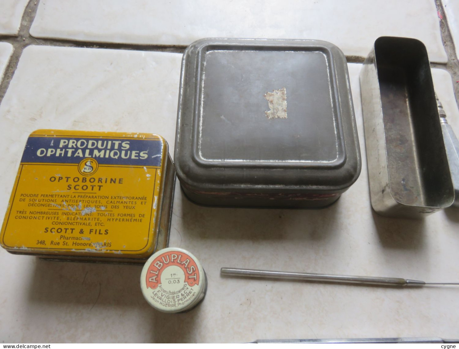 Lot Outils Médicaux Et Boites - Equipement