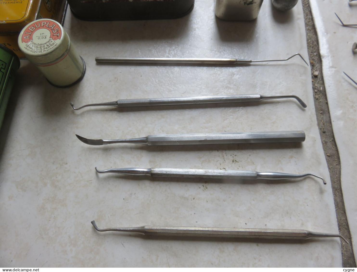 Lot Outils Médicaux Et Boites - Equipment