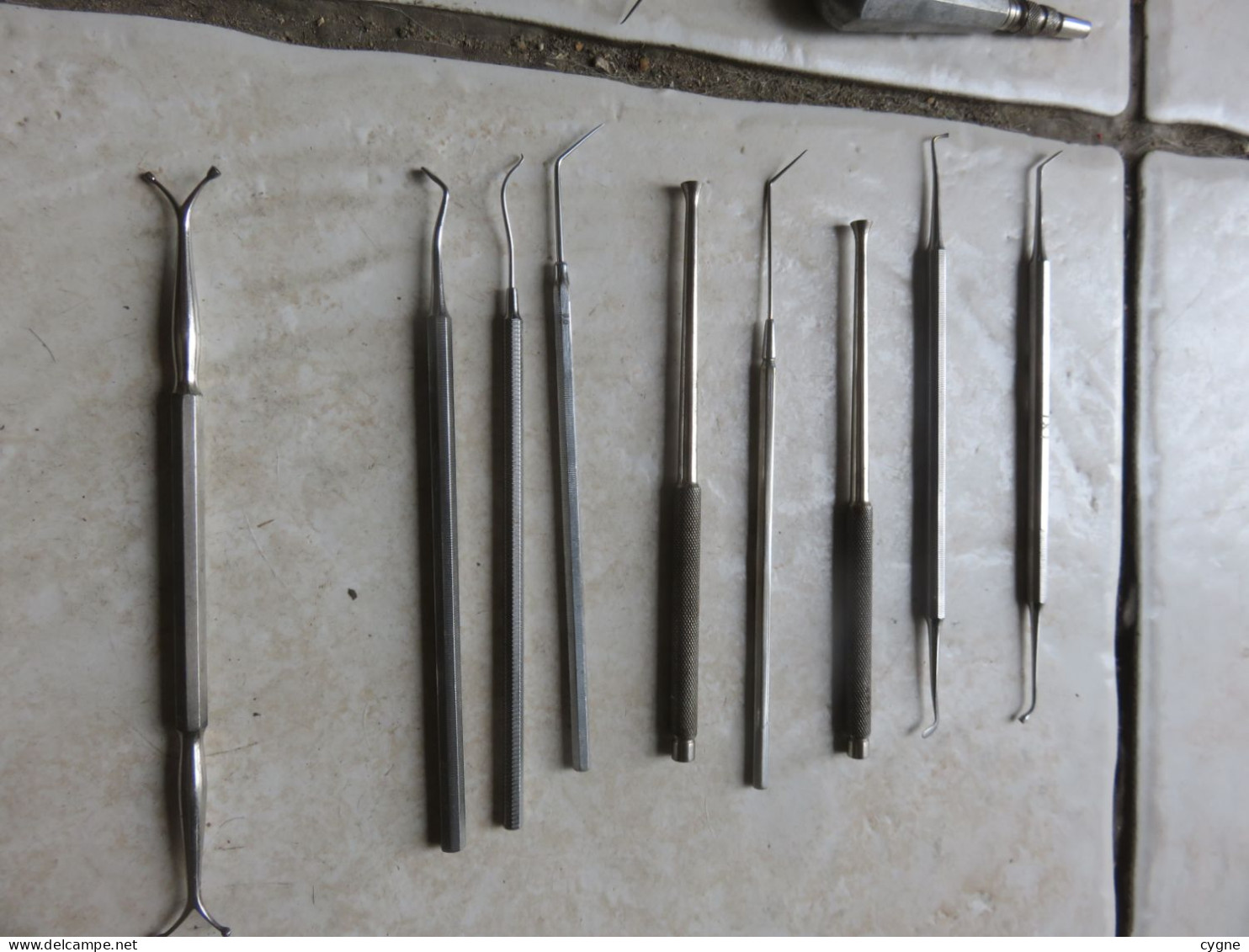 Lot Outils Médicaux Et Boites - Equipment