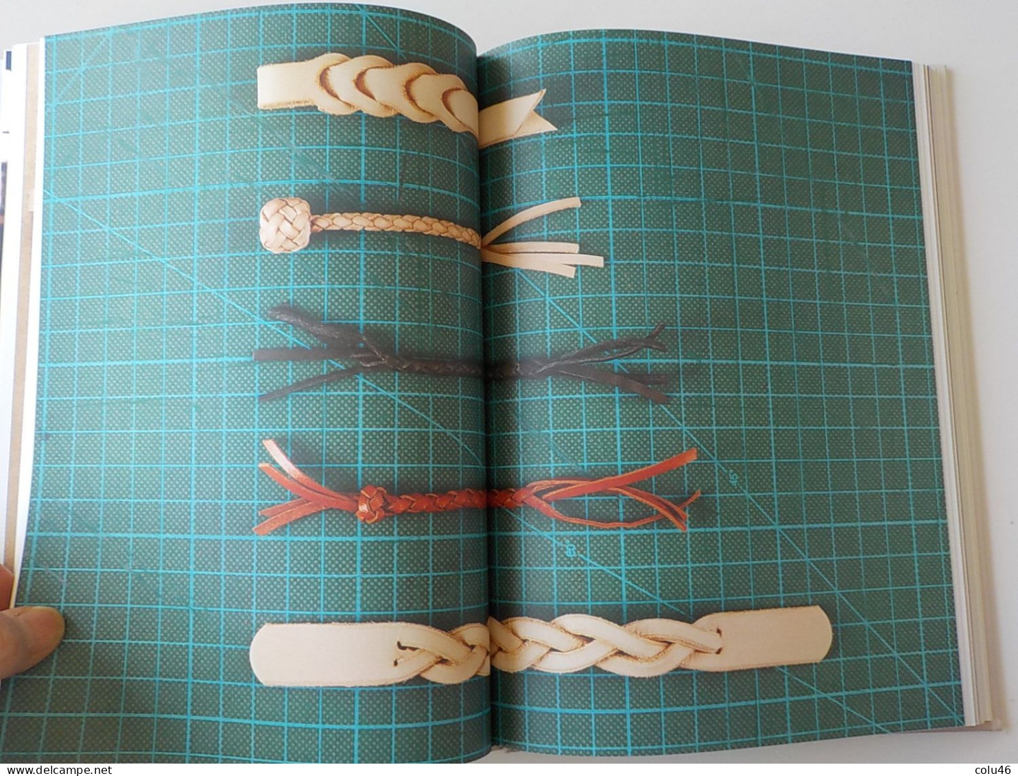 Livre neuf Loisirs créatifs Le Cuir matière noble à travailler Edit de Saxe confection ceintures sacs étuis  M. Gärtner