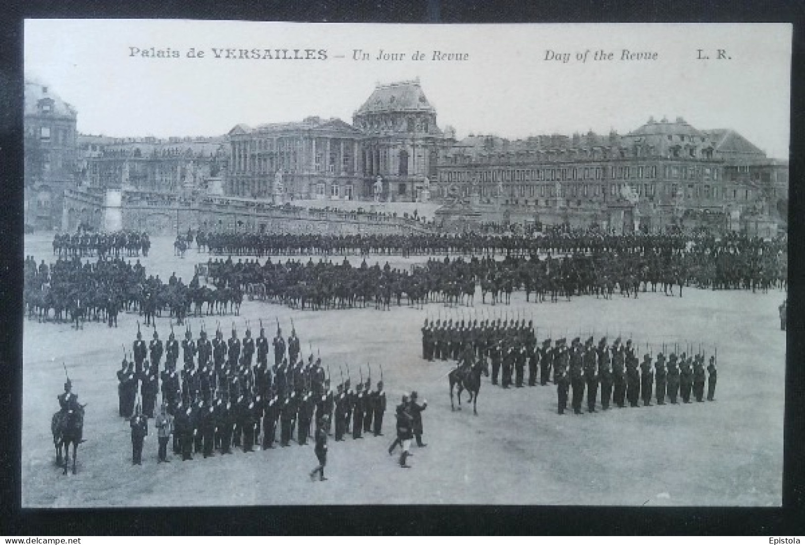 ► CPA   VERSAILLES -  Revue Militaire Au Château - Maniobras