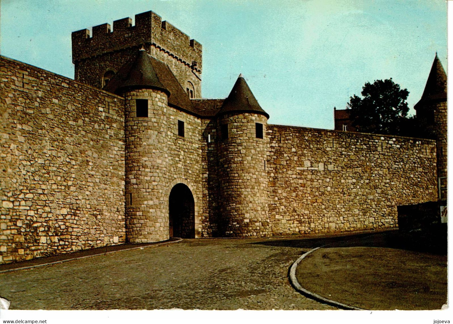 THY Le CHATEAU  Entree Du Château - Walcourt