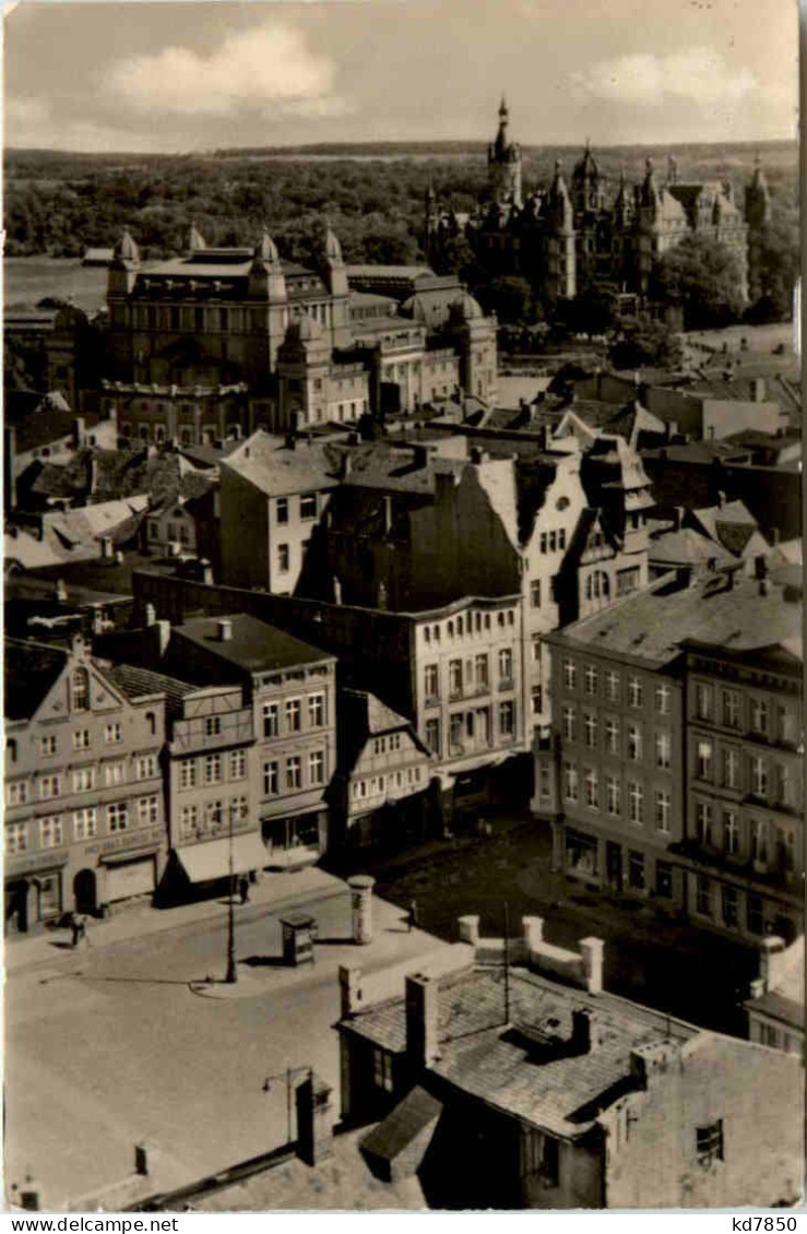 Schwerin, Blick über Den Markt Auf Staatstheater Und Schloss - Schwerin