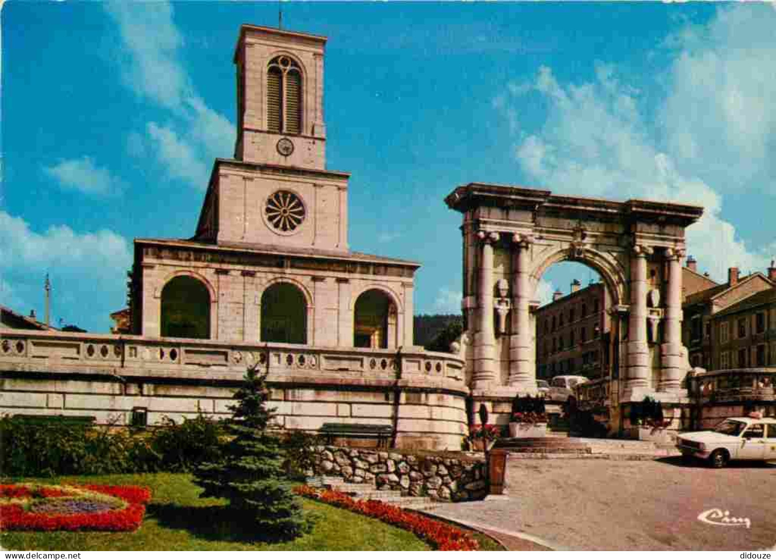 01 - Oyonnax - Porte Monumentale - Automobiles - CPM - Voir Scans Recto-Verso - Oyonnax