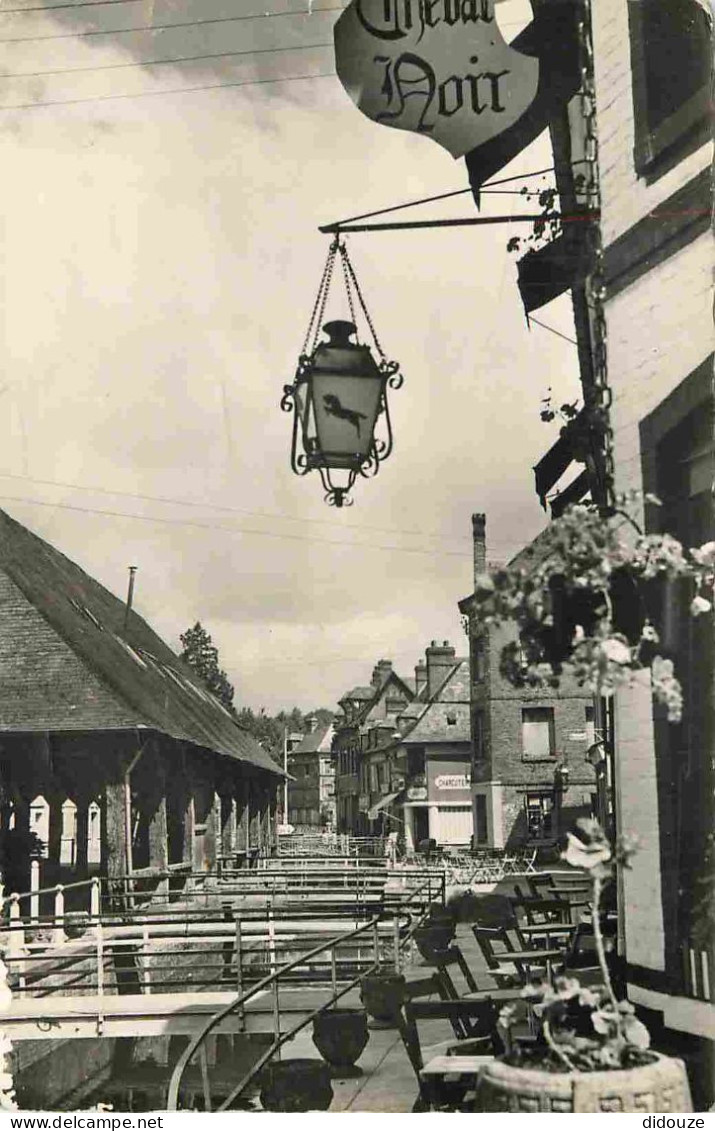 76 - Clères - Un Coin Des Halles - Mention Photographie Véritable - Carte Dentelée - CPSM Format CPA - Voir Scans Recto- - Clères