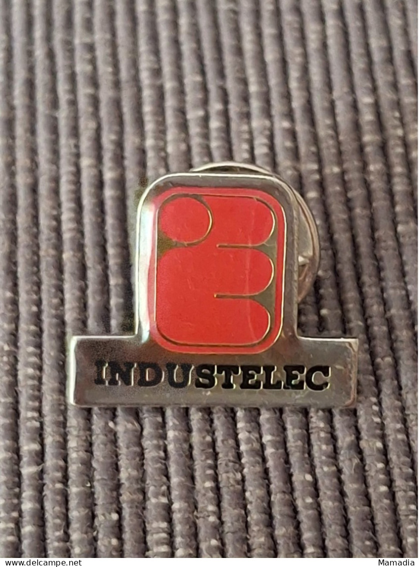 PIN'S PINS BADGE INDUSTELEC INGIENERIE CONSEILS ELECTRICITE Pour GROUPE DALKIA - Trademarks