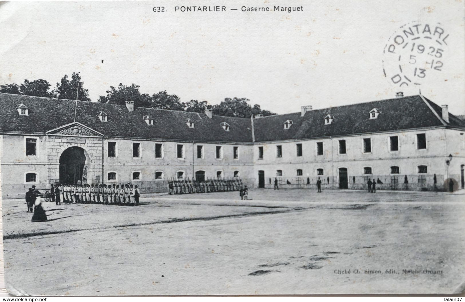 Carte Postale : 25 : PONTARLIER : Caserne Marguet, Animé - Pontarlier