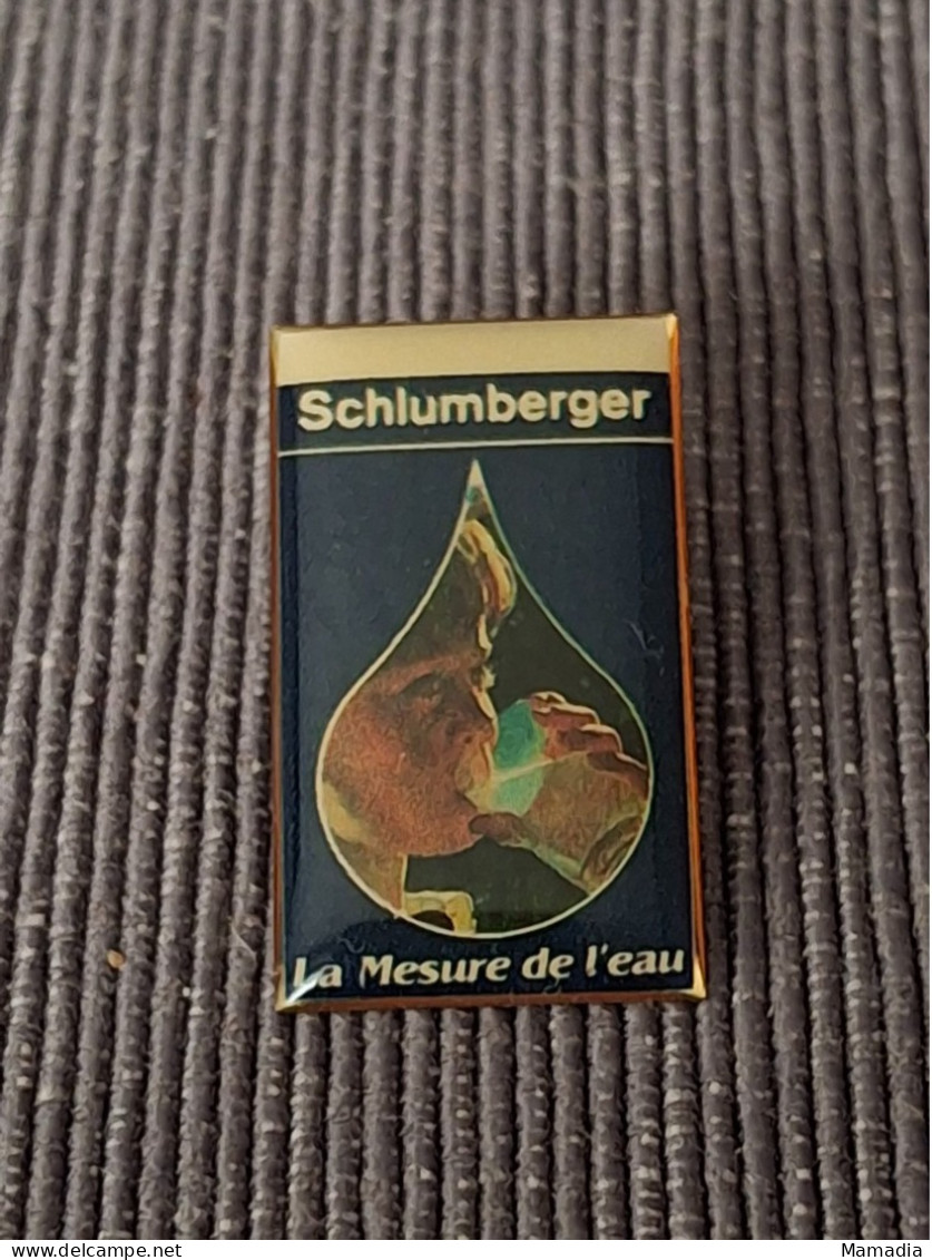 PIN'S PINS BADGE SCHLUMBERGER MESURE DE L'EAU COMPTEURS INSTRUMENTS DE MESURE - Marcas Registradas