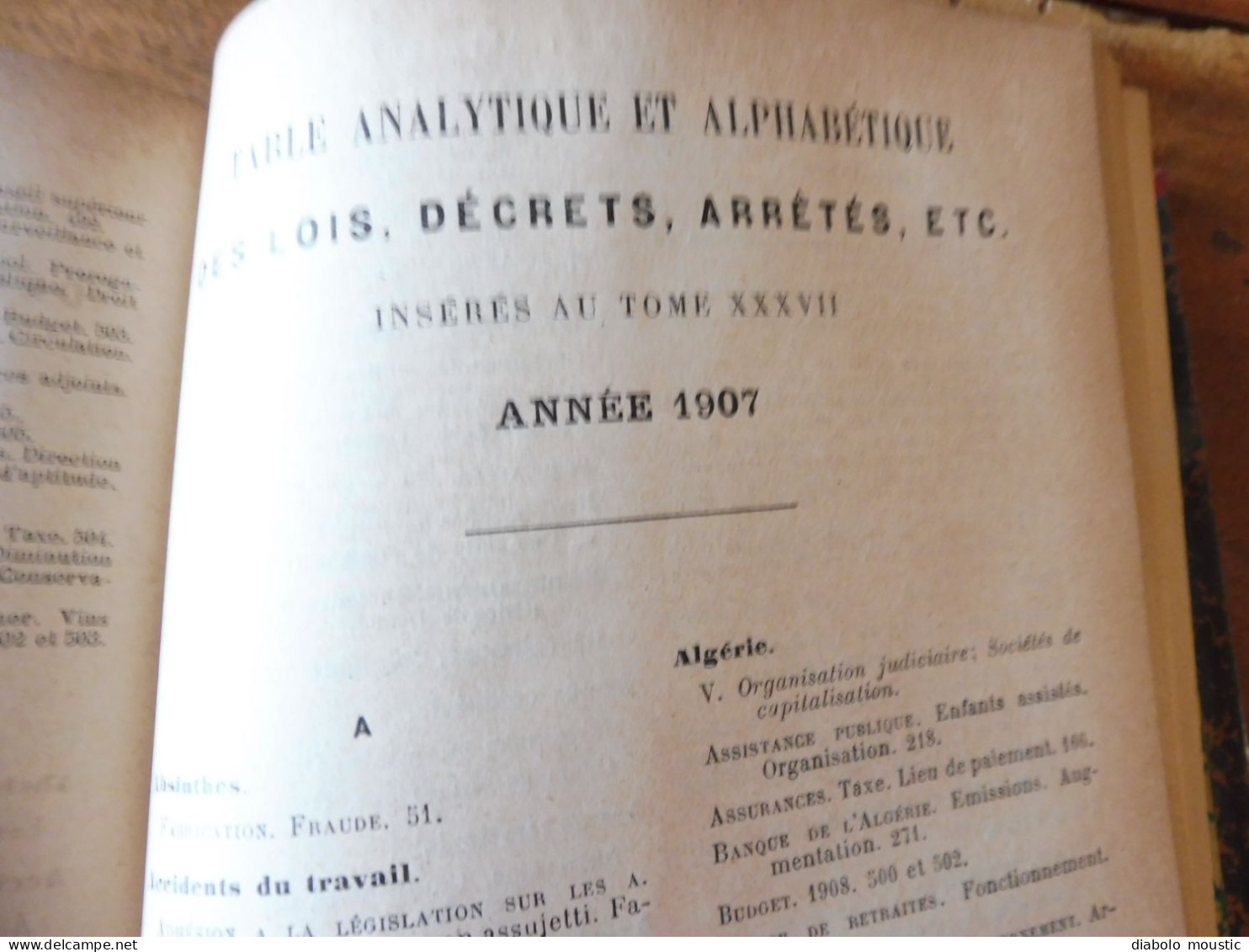 1907  RECUEIL des LOIS : Absinthes, Vers à soie, Séparation des églises et de l'Etat, destruction corbeaux; ; Etc ; Etc