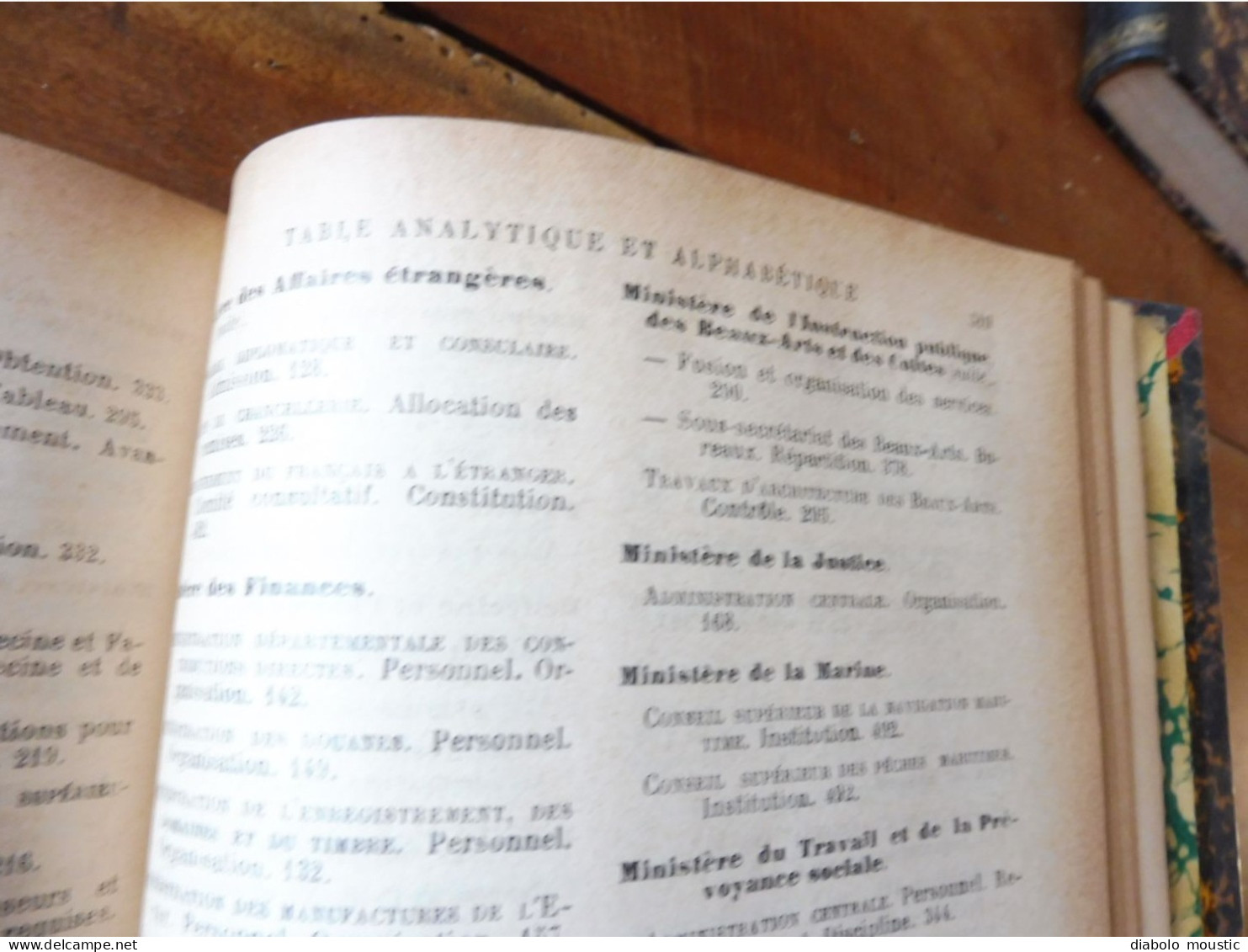 1907  RECUEIL des LOIS : Absinthes, Vers à soie, Séparation des églises et de l'Etat, destruction corbeaux; ; Etc ; Etc