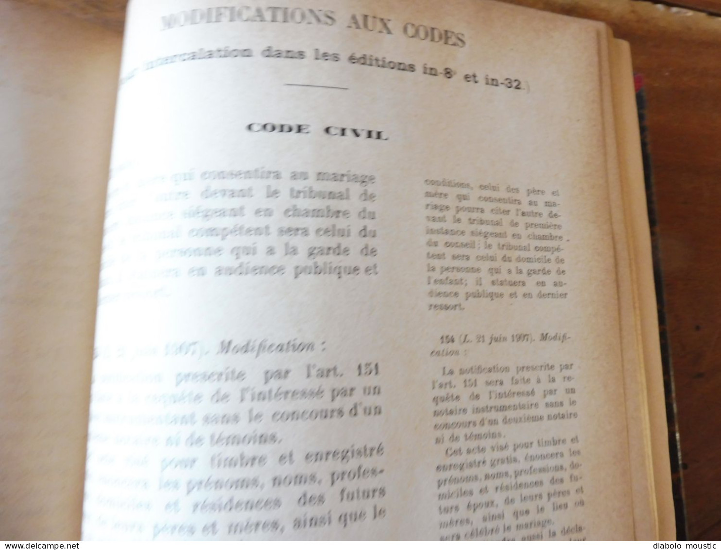 1907  RECUEIL des LOIS : Absinthes, Vers à soie, Séparation des églises et de l'Etat, destruction corbeaux; ; Etc ; Etc