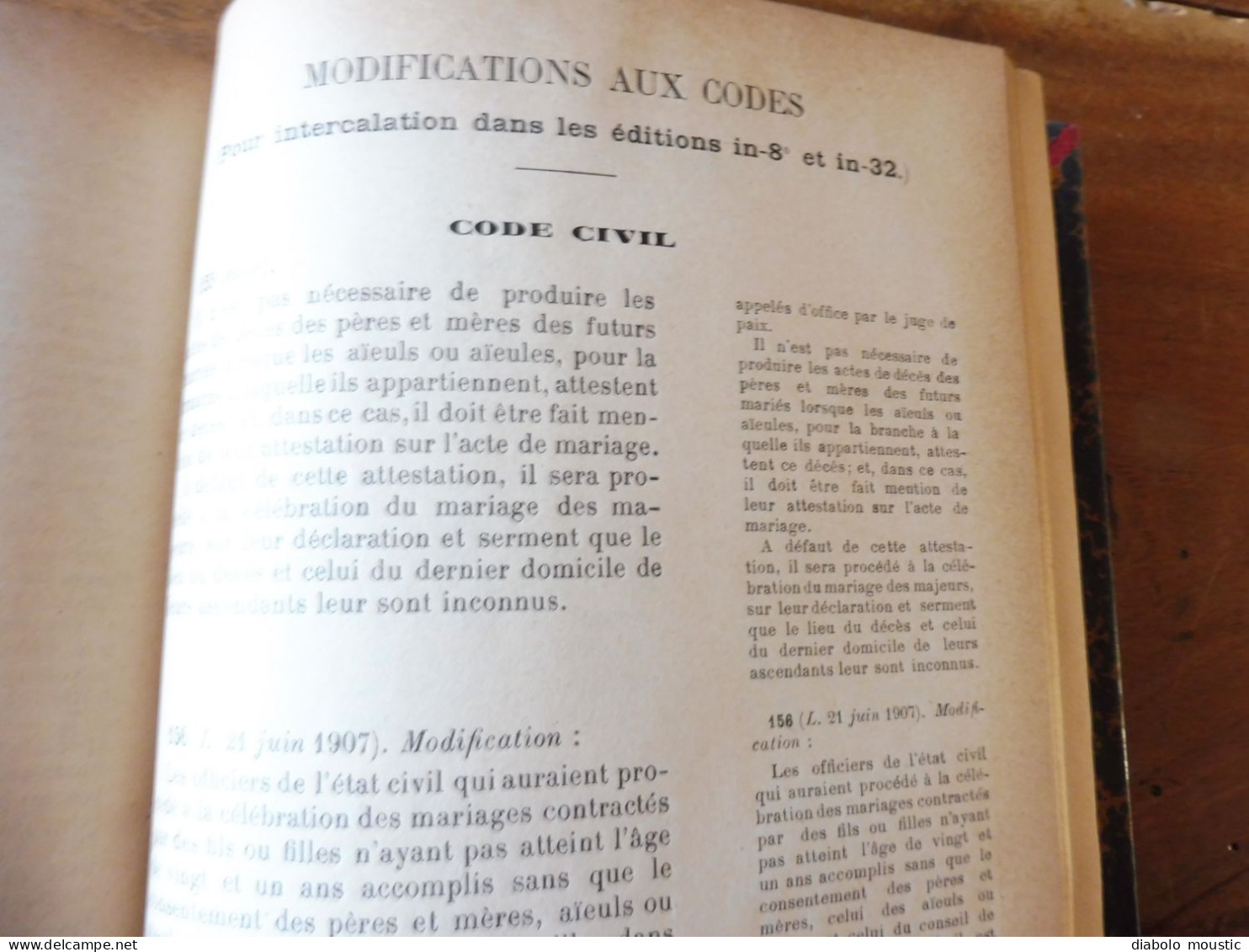 1907  RECUEIL des LOIS : Absinthes, Vers à soie, Séparation des églises et de l'Etat, destruction corbeaux; ; Etc ; Etc