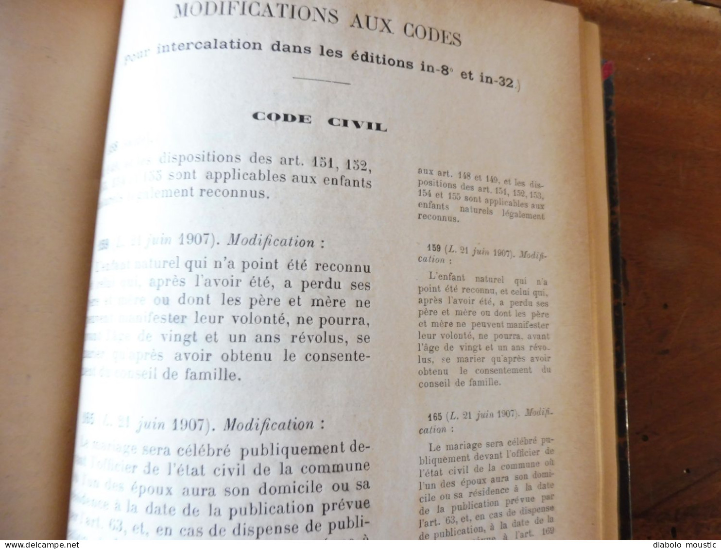 1907  RECUEIL des LOIS : Absinthes, Vers à soie, Séparation des églises et de l'Etat, destruction corbeaux; ; Etc ; Etc