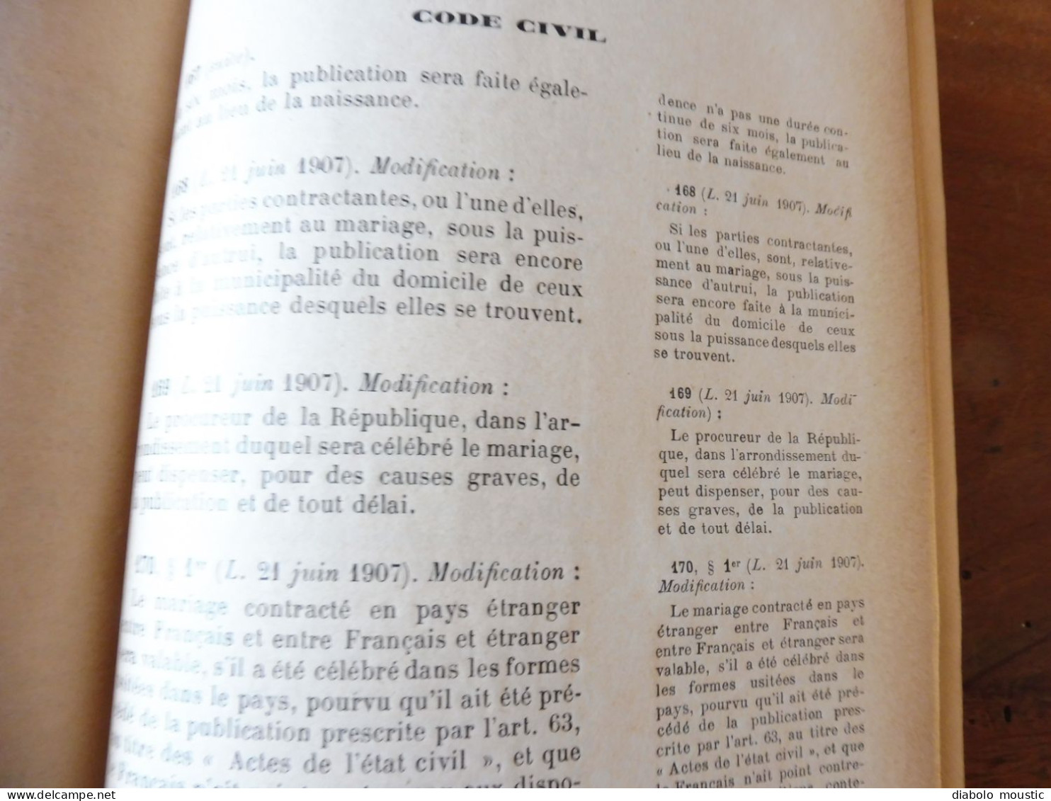 1907  RECUEIL des LOIS : Absinthes, Vers à soie, Séparation des églises et de l'Etat, destruction corbeaux; ; Etc ; Etc