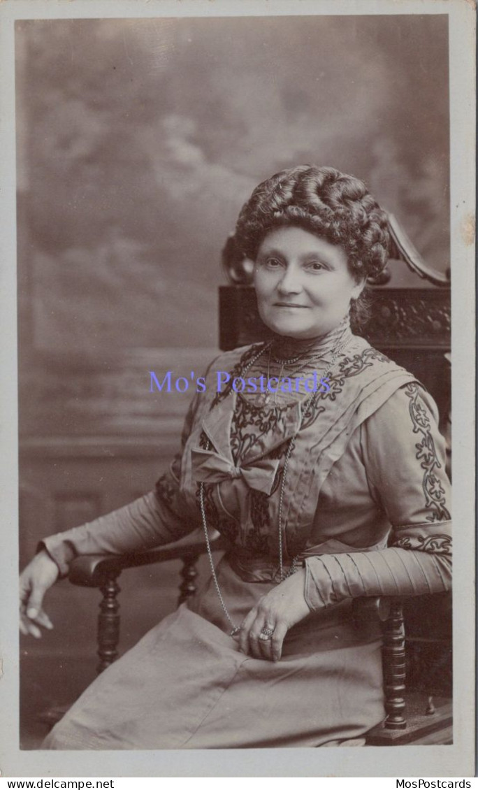 Social History Postcard - Lady Possibly Wearing A Wig  DZ62 - Photographie