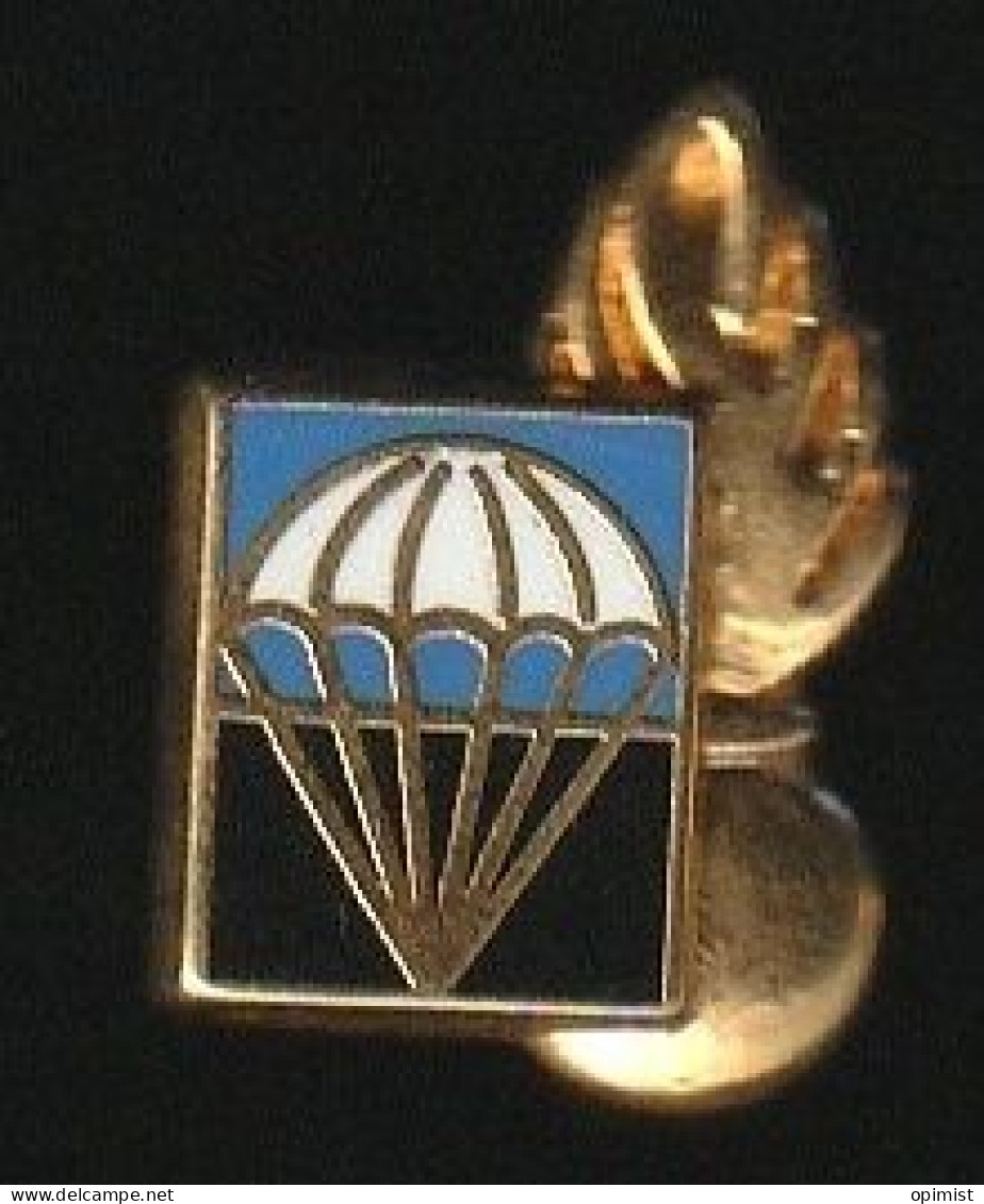 77653-Pin's .Parachutisme.Militaire.Armée.signé Boussemart. - Parachutting