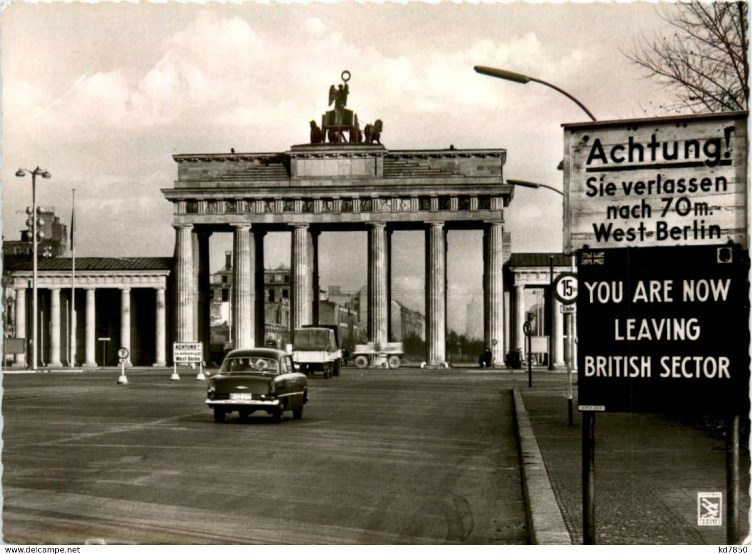 Berlin - Brandenbuger Tor Mauer - Brandenburger Door