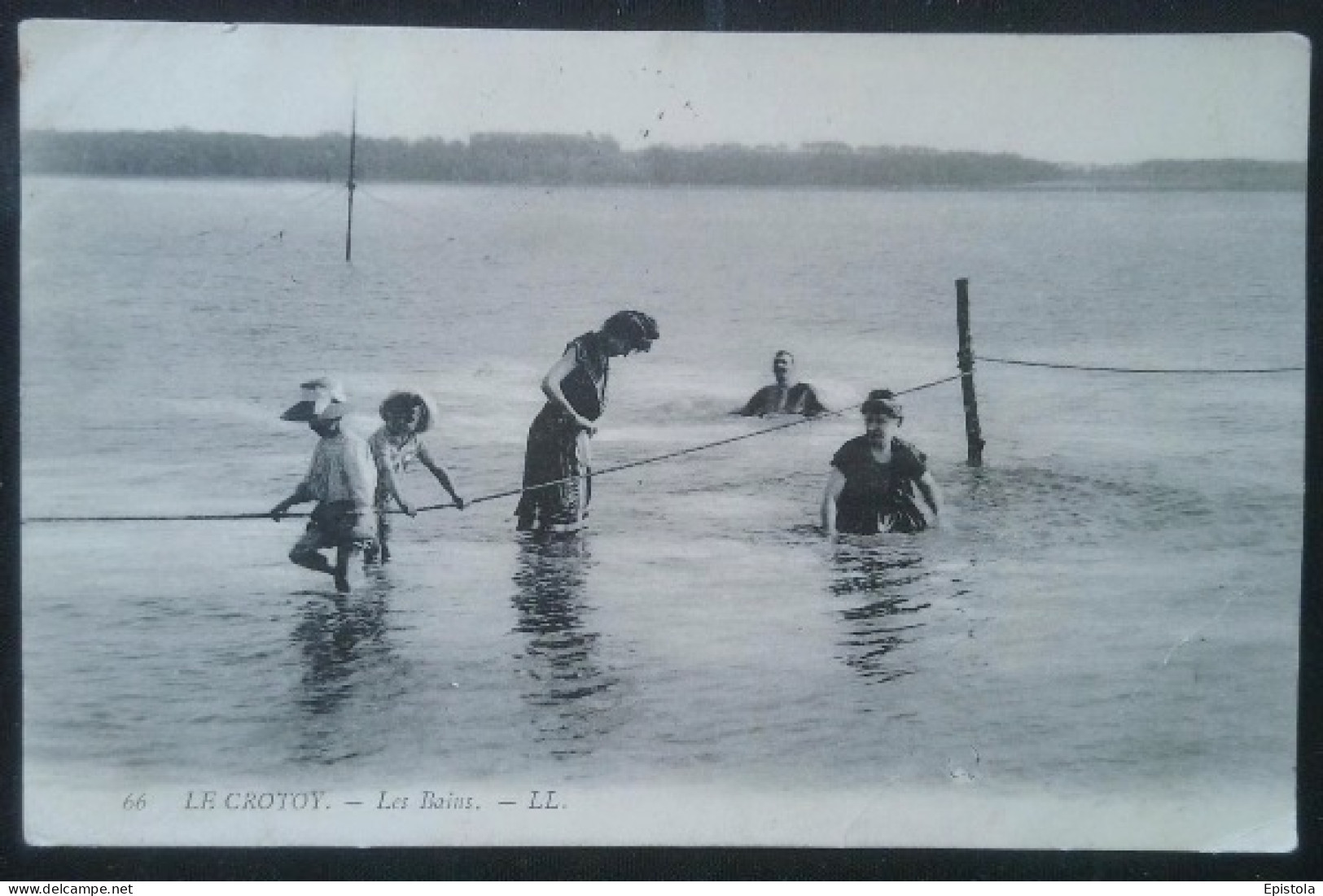 ► CPA - LE CROTOY. -  Les Bains - Bain à La Corde - Le Crotoy