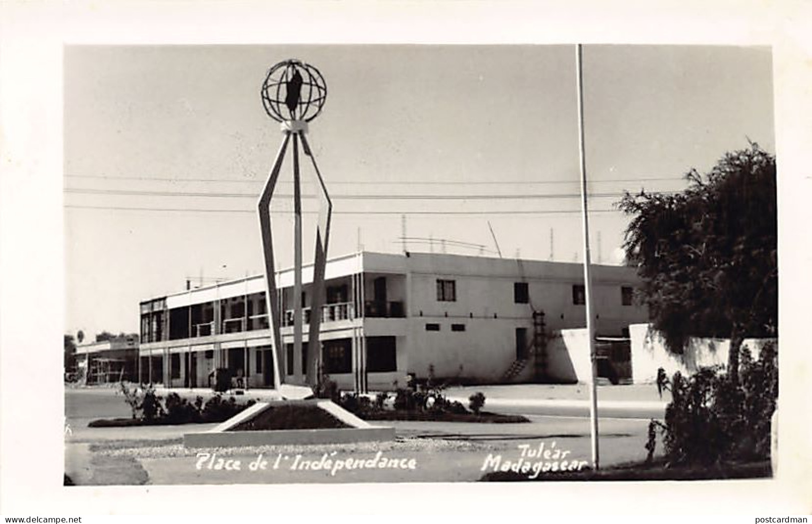 Madagascar - TULÉAR - Place De L'Indépendance - CARTE PHOTO - Ed. Inconnu  - Madagascar