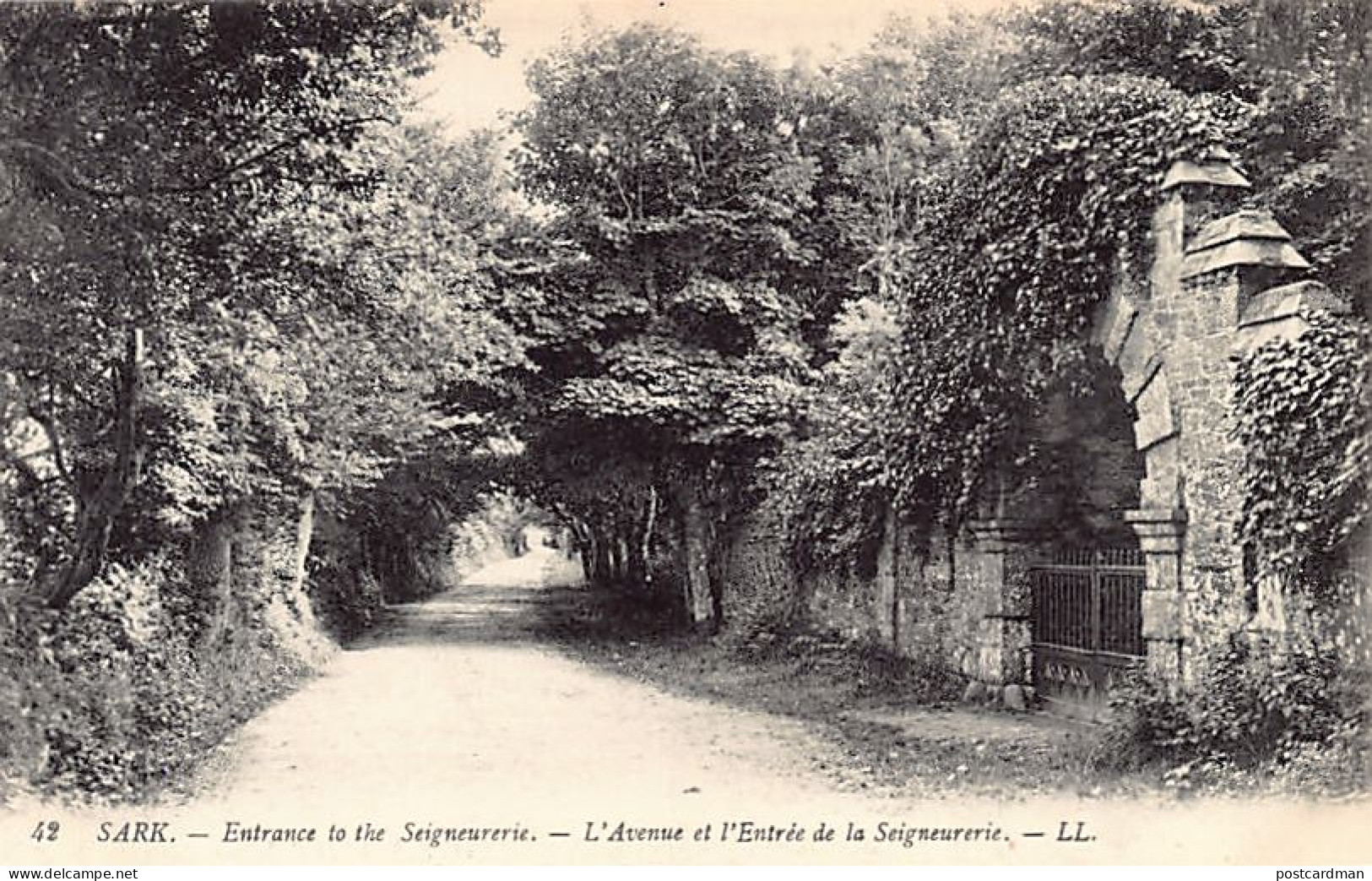 SARK - Entrance To The Seigneurerie - Publ. Levy LL 42 - Sark