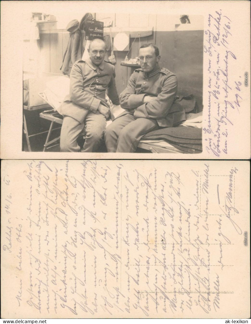 Ansichtskarte  Zwei Soldaten Auf Pritsche Privatfotokarte 1. Weltkrieg  1916 - Characters