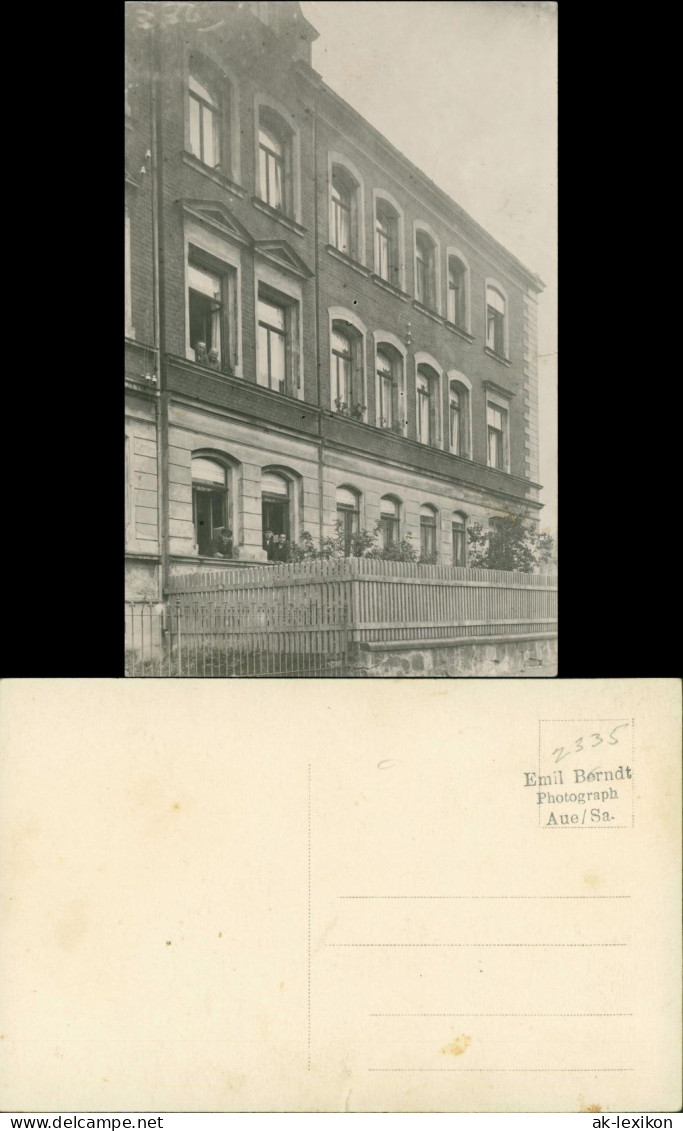 Ansichtskarte Aue (Erzgebirge) Mehrfamilienhaus - Straßenpartie 1912 - Aue