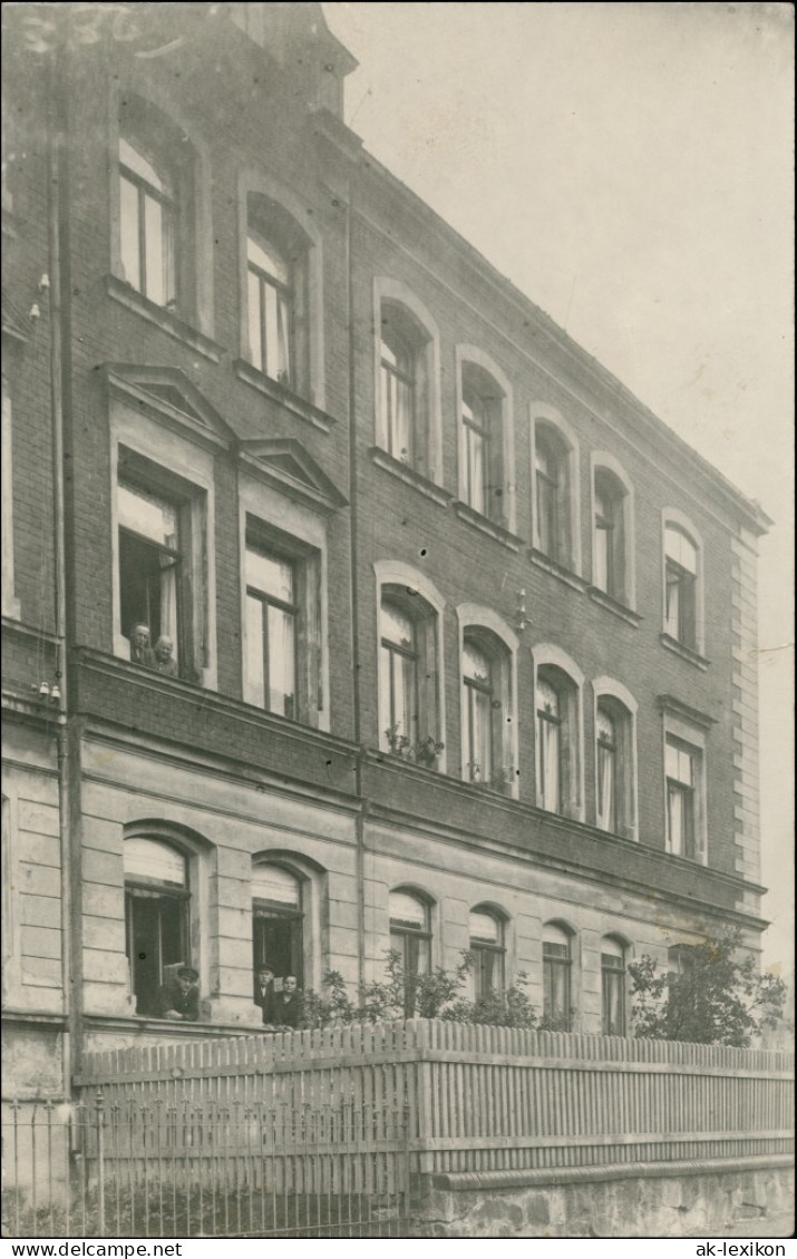 Ansichtskarte Aue (Erzgebirge) Mehrfamilienhaus - Straßenpartie 1912 - Aue