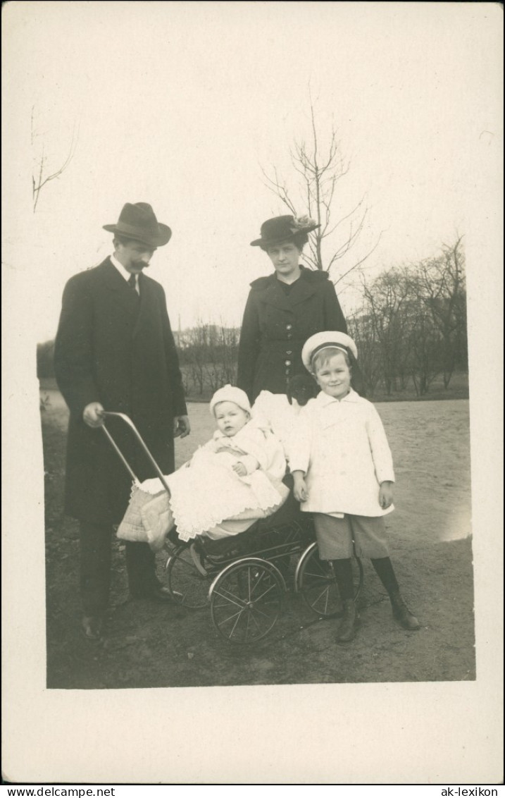 Sonntagsstaat, Kind Matrosensachen, Kinderwagen Kleinkind 1920 Privatfoto - Groupes D'enfants & Familles