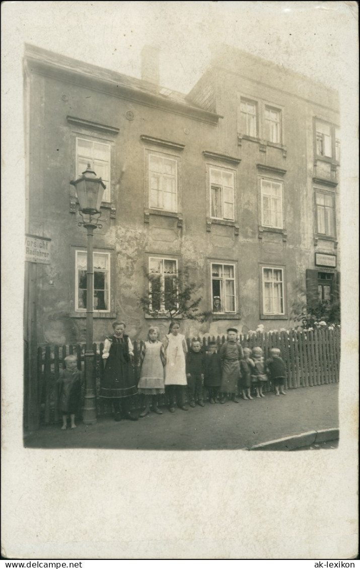 Ansichtskarte Russdorf-Limbach-Oberfrohna Familie Vor Haus, Laterne 1909 - Limbach-Oberfrohna