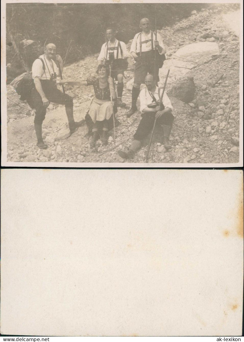 Foto  Wanderer Wandern Männer Und Frau In Tracht 1925 Privatfoto - Non Classificati