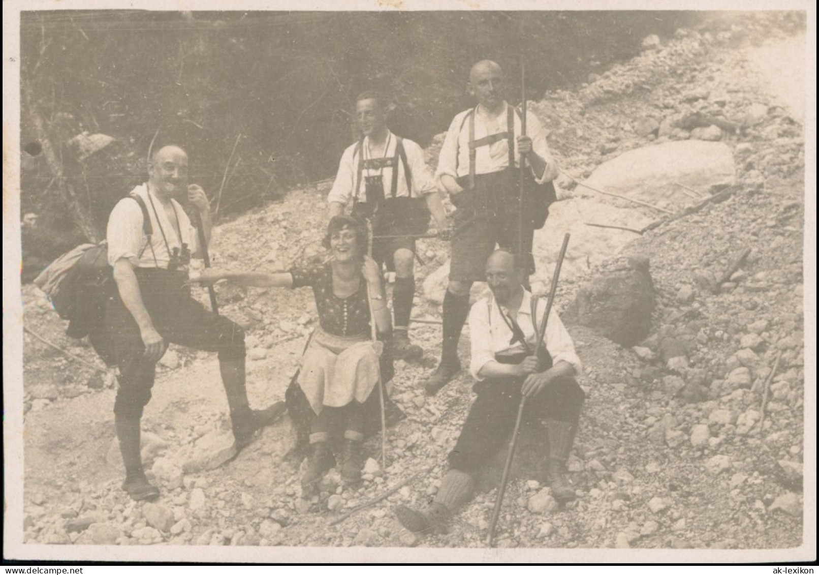 Foto  Wanderer Wandern Männer Und Frau In Tracht 1925 Privatfoto - Non Classificati