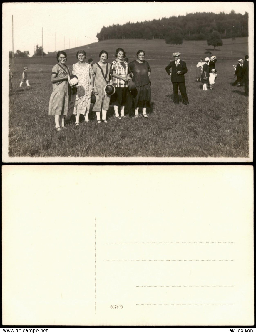Junge Frauen Auf Dem Feld Mode Zeitgeschichte 1928 Privatfoto Foto - People