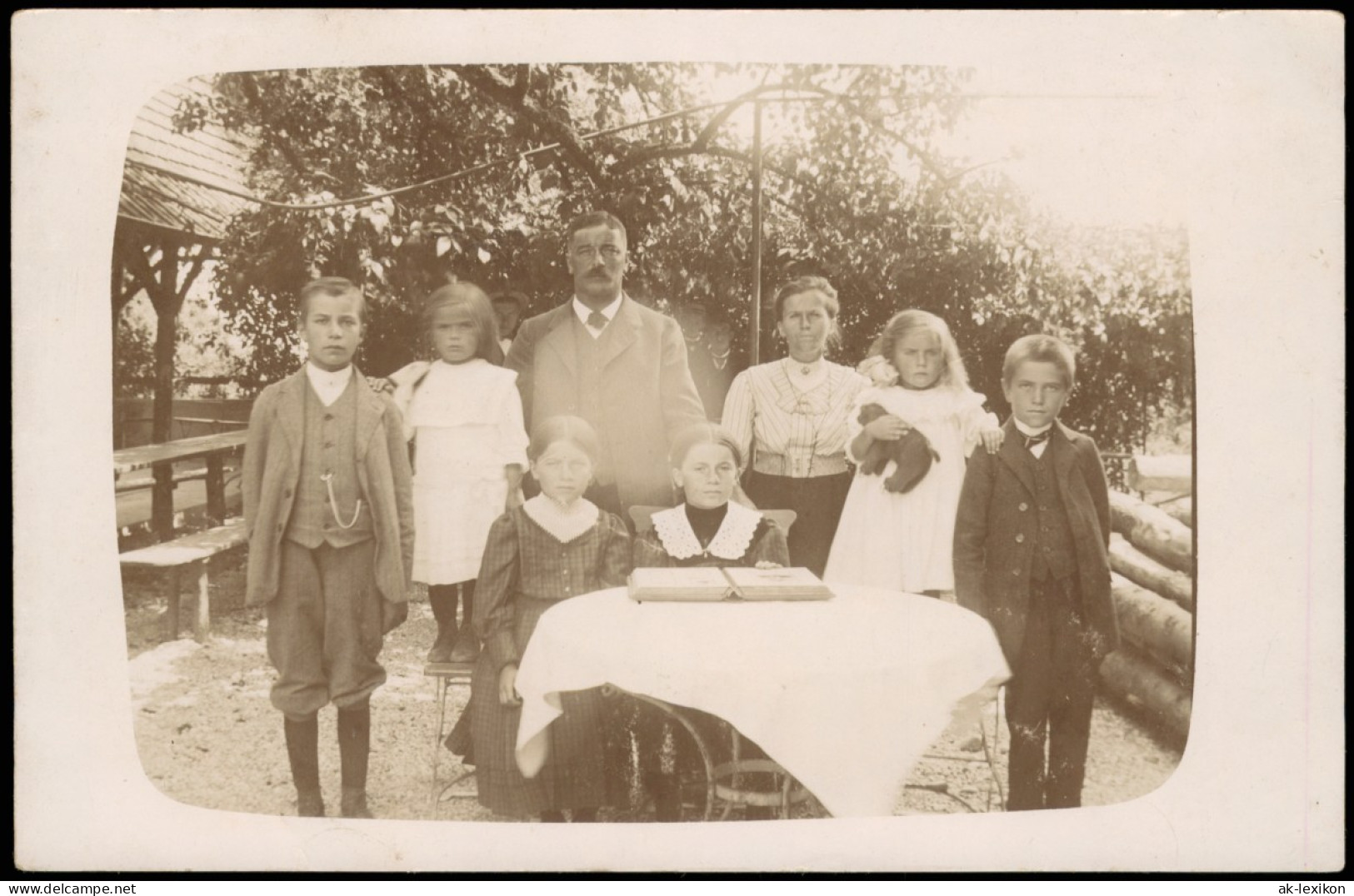 Ansichtskarte  Familie Eltern Kinder In Feiner Kleidung Zeitgeschichte 1922 - Groupes D'enfants & Familles