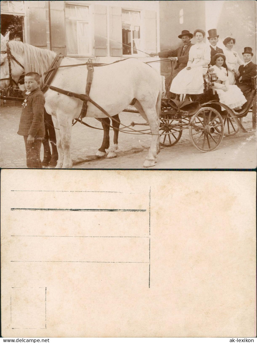 Soziales Leben: Familienfoto, Junge Führt Pferd Der Kutsche 1910 Privatfoto - Groupes D'enfants & Familles