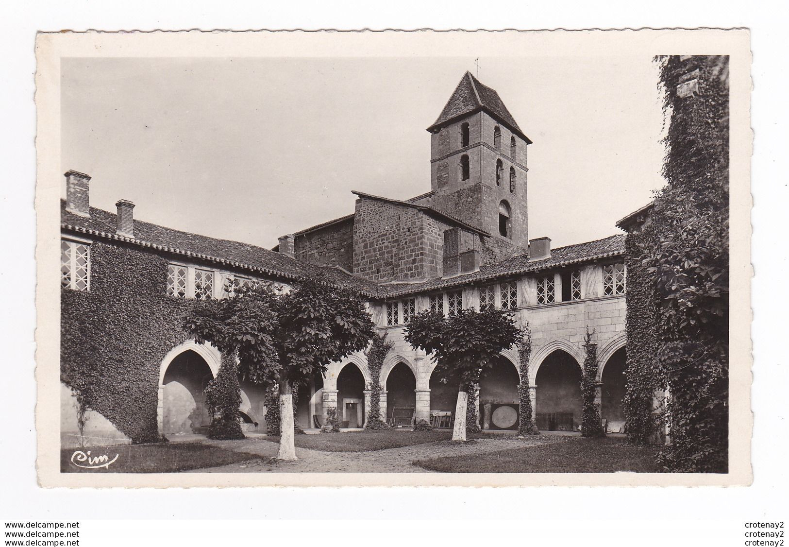 24 SAINT JEAN DE COLE Vers Thiviers Le Cloître De L'Abbaye En 1958 - Thiviers