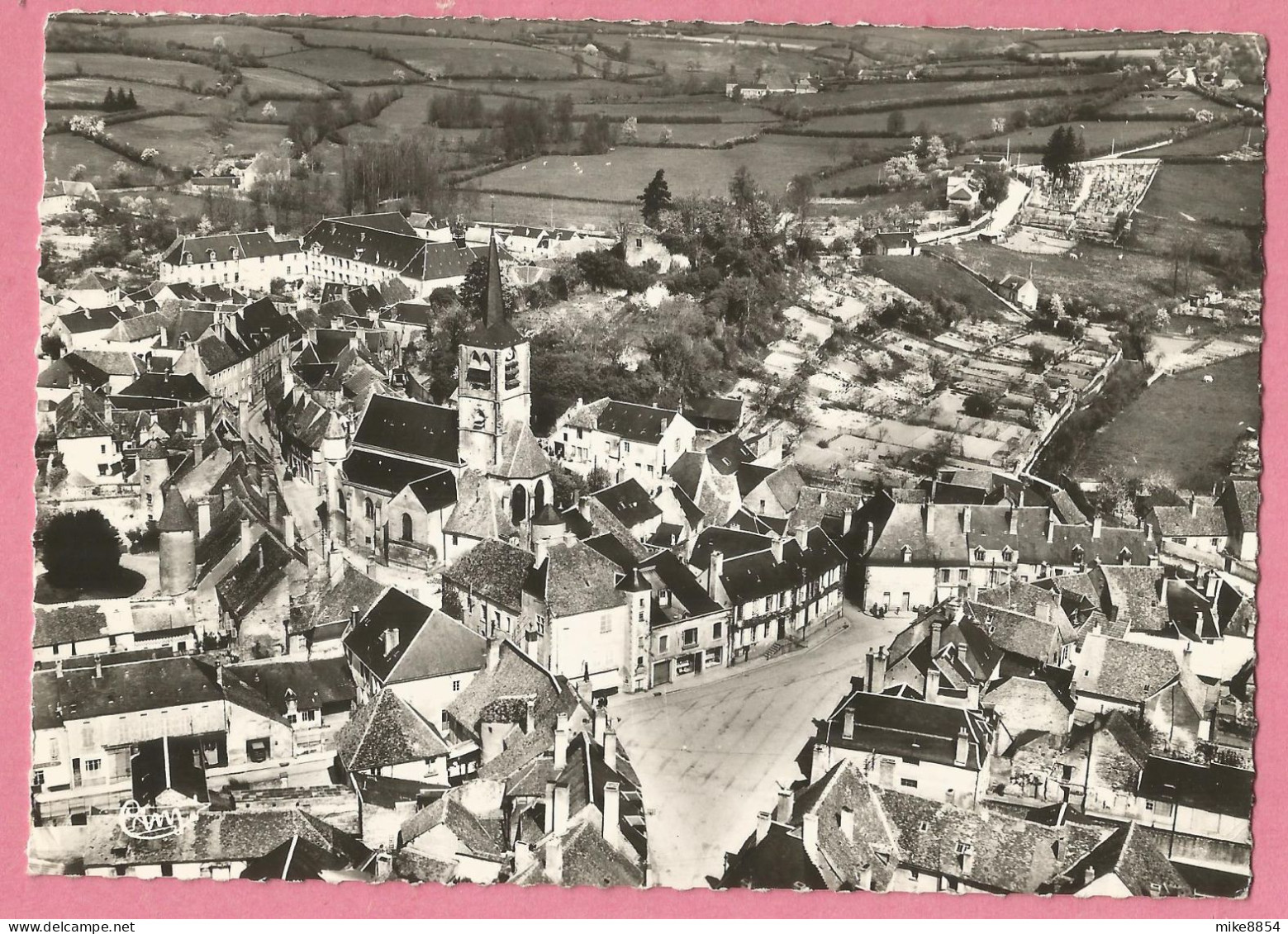 SAS0757  CPSM  MOULINS-ENGILBERT  (Nièvre)  Vue Aérienne Sur L'Eglise Et Le Vieux Château  +++++ - Moulin Engilbert