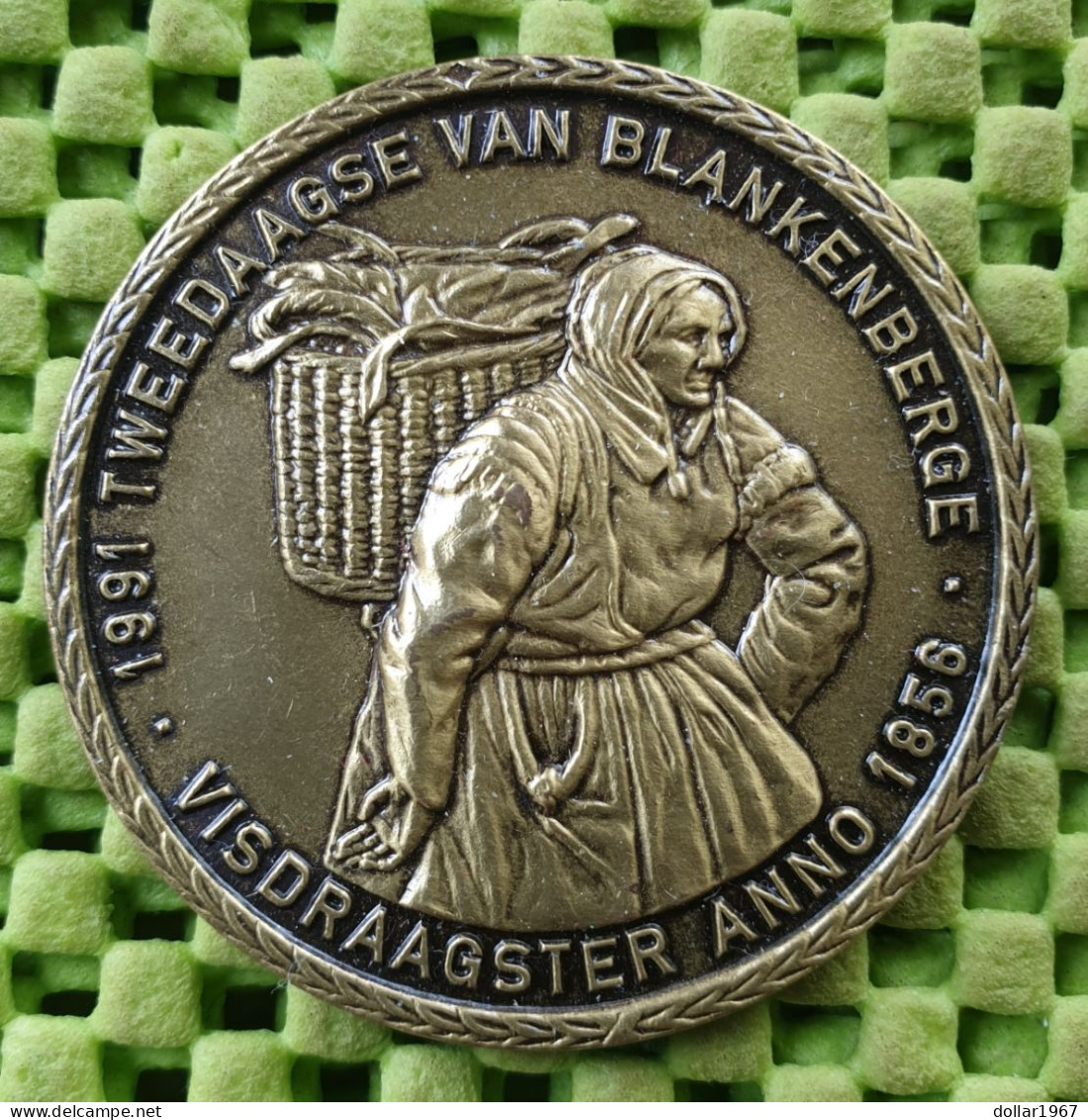 Medaile :2 X Penningen: Tweedaagse Voettocht Blankenberge 1928 -1988 /  1858-1991  - Original Foto  !!  Medallion  Belg - Other & Unclassified