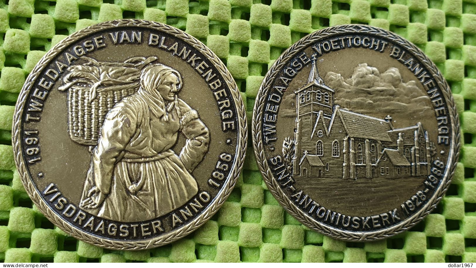 Medaile :2 X Penningen: Tweedaagse Voettocht Blankenberge 1928 -1988 /  1858-1991  - Original Foto  !!  Medallion  Belg - Other & Unclassified