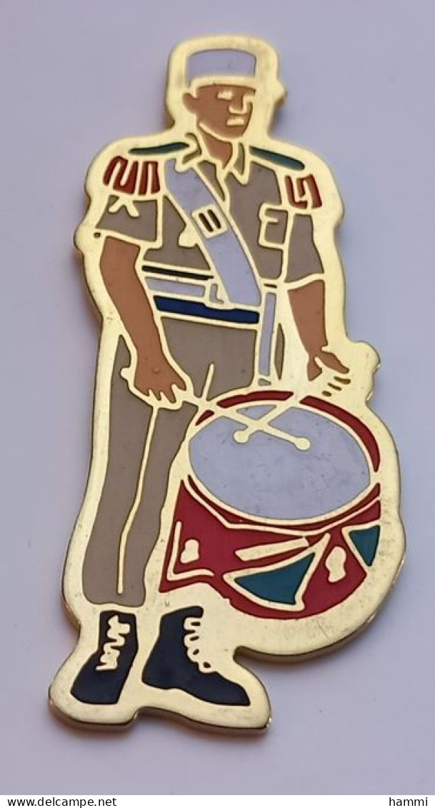 N451 Pin's Militaire Soldat Soldier Zouave Légionnaire GI ? De Quel Pays ? Légionnaire Tambour Drum's Achat Immédiat - Militares