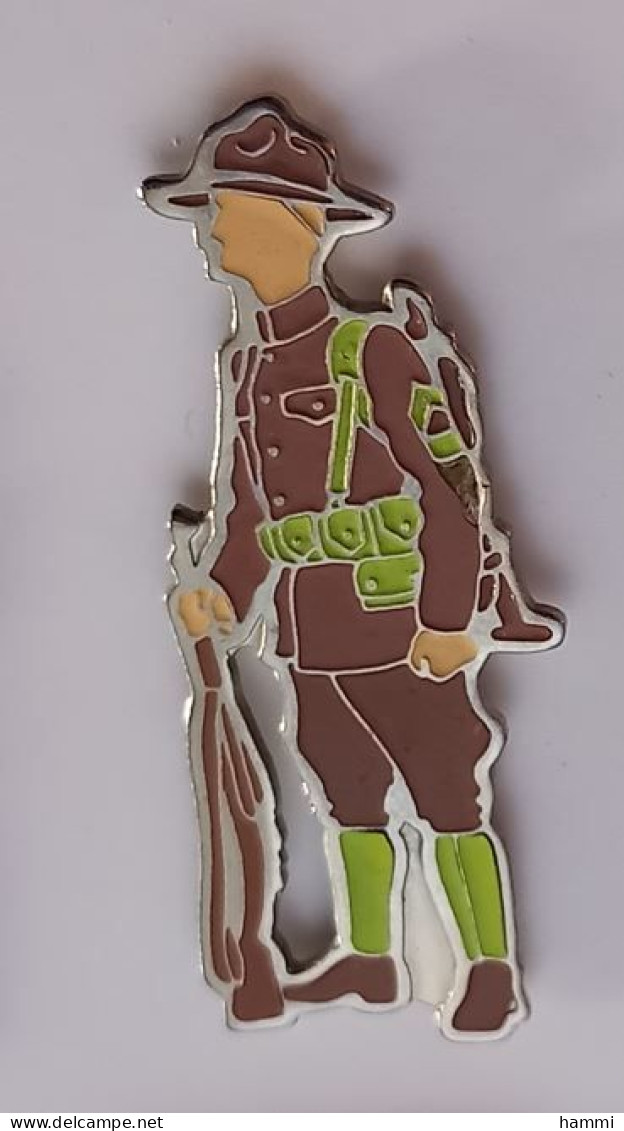 N447 Pin's Militaire Soldat Soldier Zouave Légionnaire GI ? De Quel Pays ? Canadien ? Achat Immédiat - Army