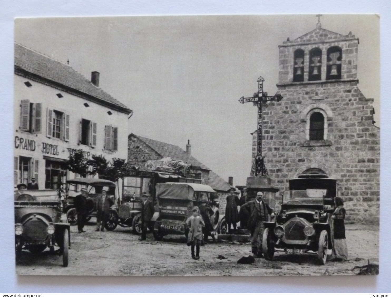 VEHICULES DES CORRESPONDANCES PLM - VALS LES BAINS / ISSARLES - CEVENNES / Voiture En Gros Plan - Carte Postale Moderne - Buses & Coaches