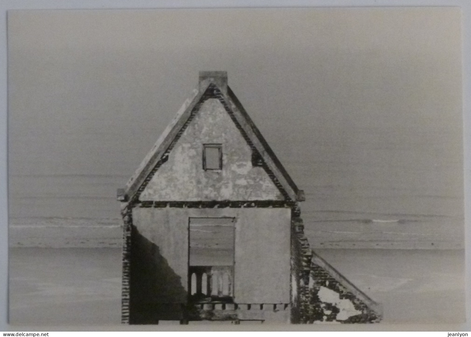 QUEND PLAGE - Maison / Mer - Carte Postale Reproduisant Photographie Bernard DESCAMPS - Quend