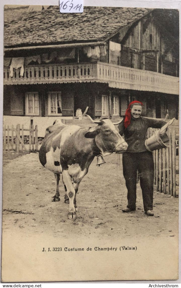 Champéry (Valais) - Costume Et Foulard Rouge, Vache Avec Cloche, Devant Un Chalet (16'711) - Champéry